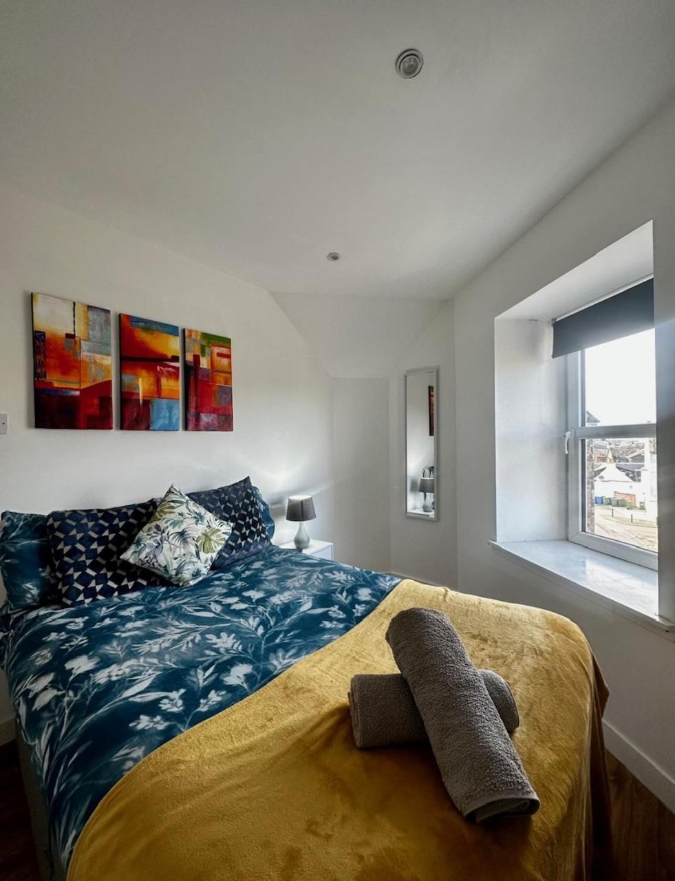 3-Bedroom Flat In The City Centre Next To The River Ness إينفيرنيس المظهر الخارجي الصورة