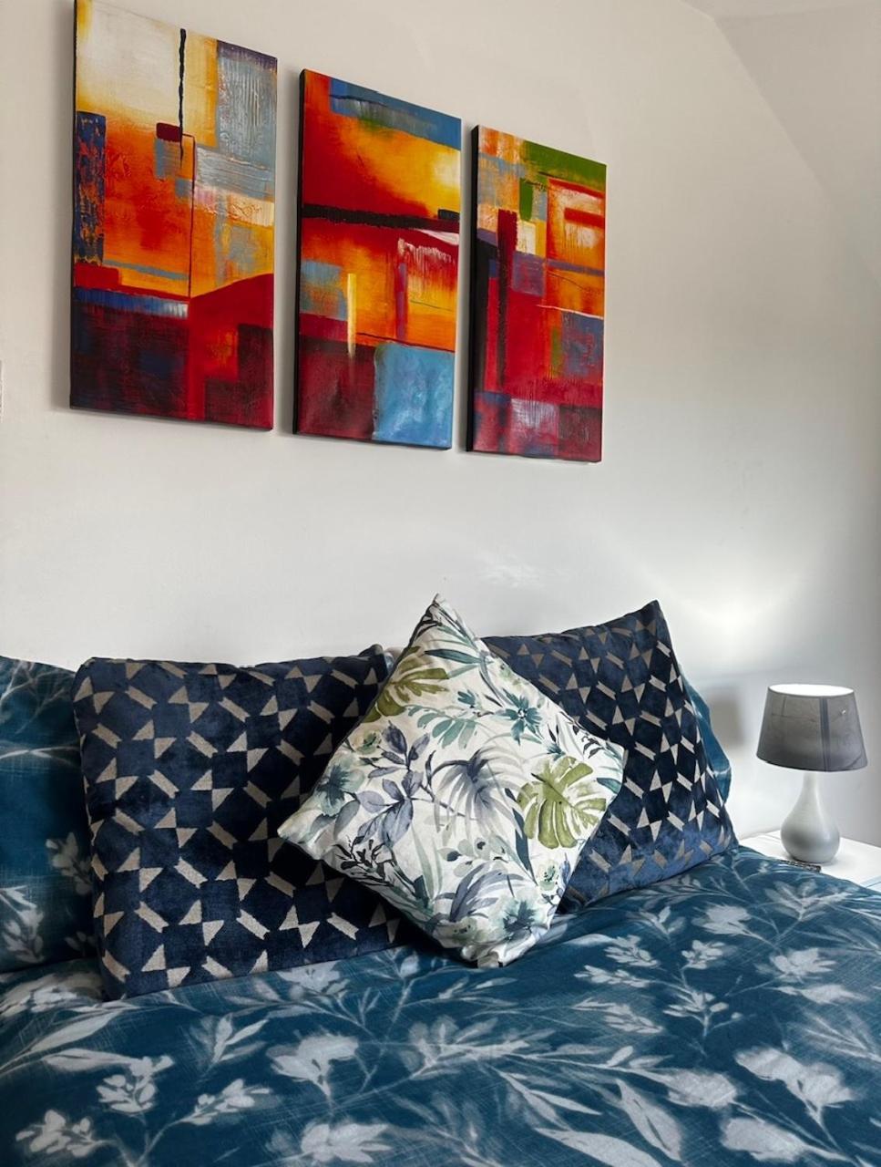 3-Bedroom Flat In The City Centre Next To The River Ness إينفيرنيس المظهر الخارجي الصورة