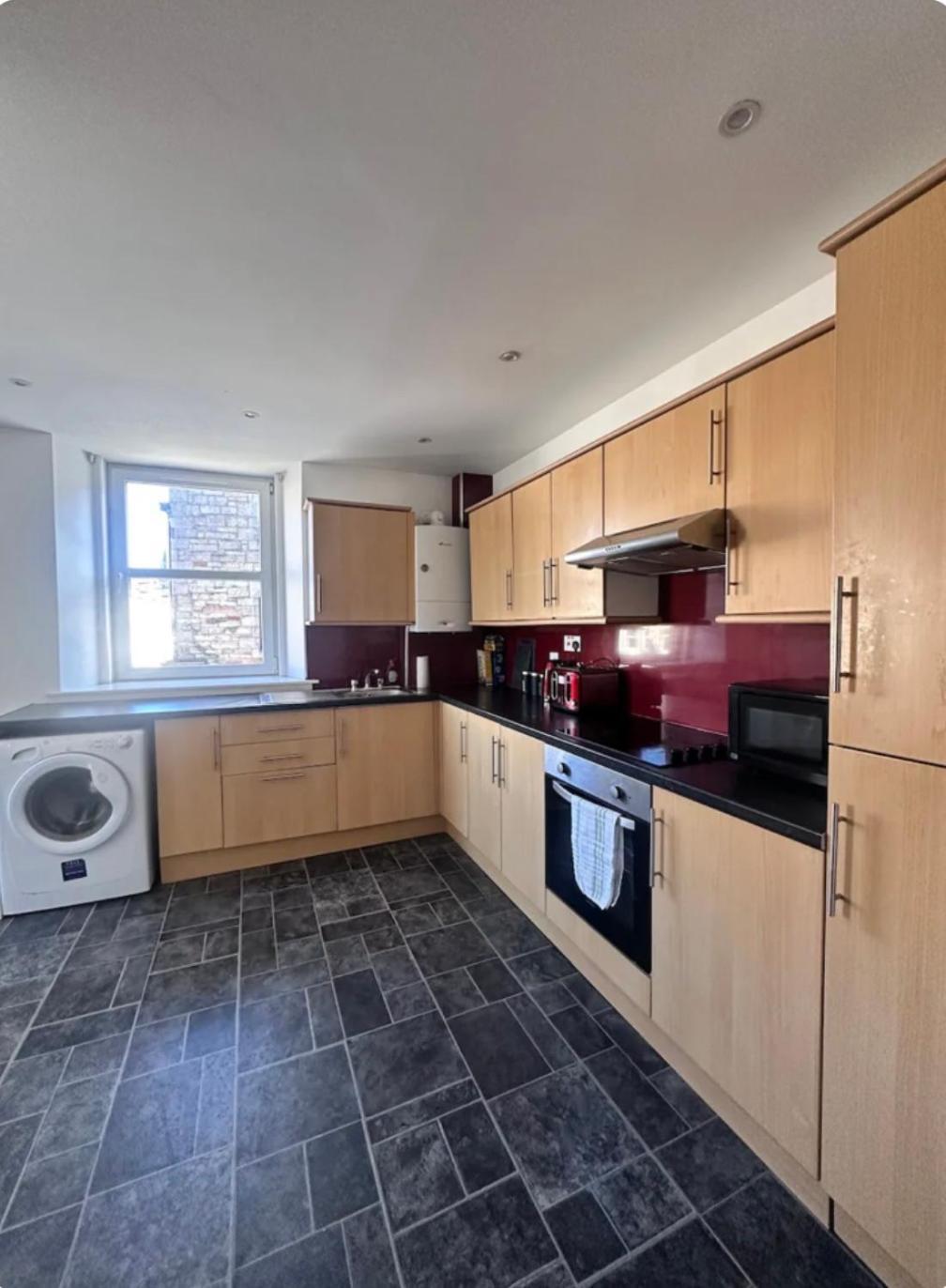 3-Bedroom Flat In The City Centre Next To The River Ness إينفيرنيس المظهر الخارجي الصورة