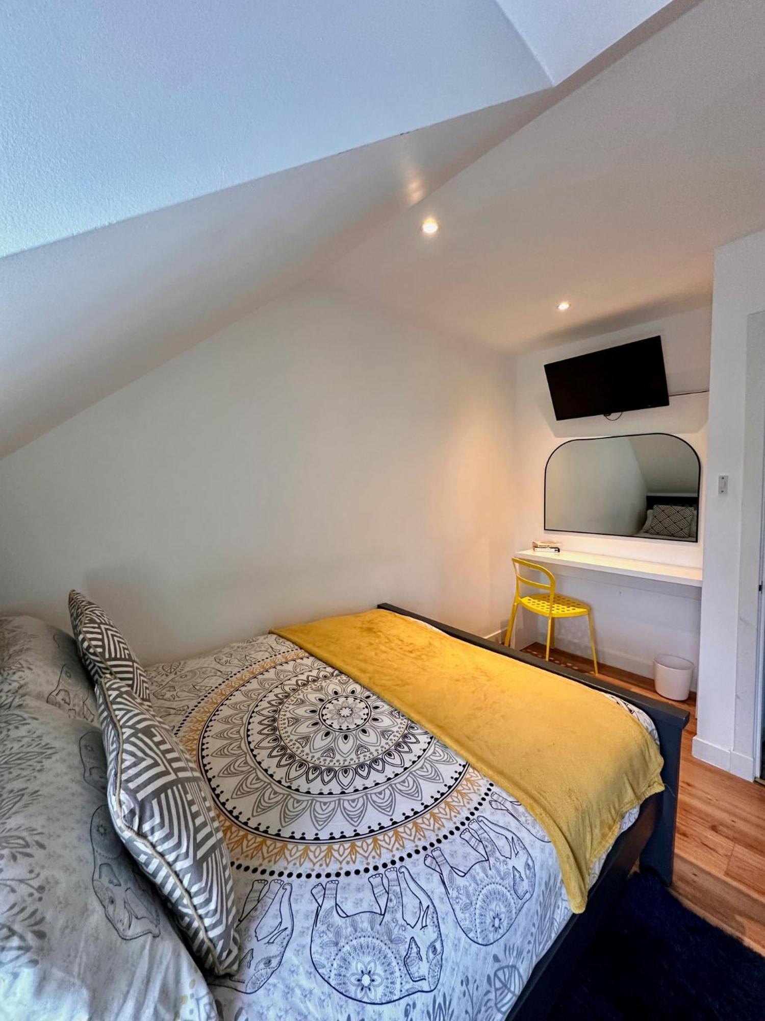 3-Bedroom Flat In The City Centre Next To The River Ness إينفيرنيس المظهر الخارجي الصورة