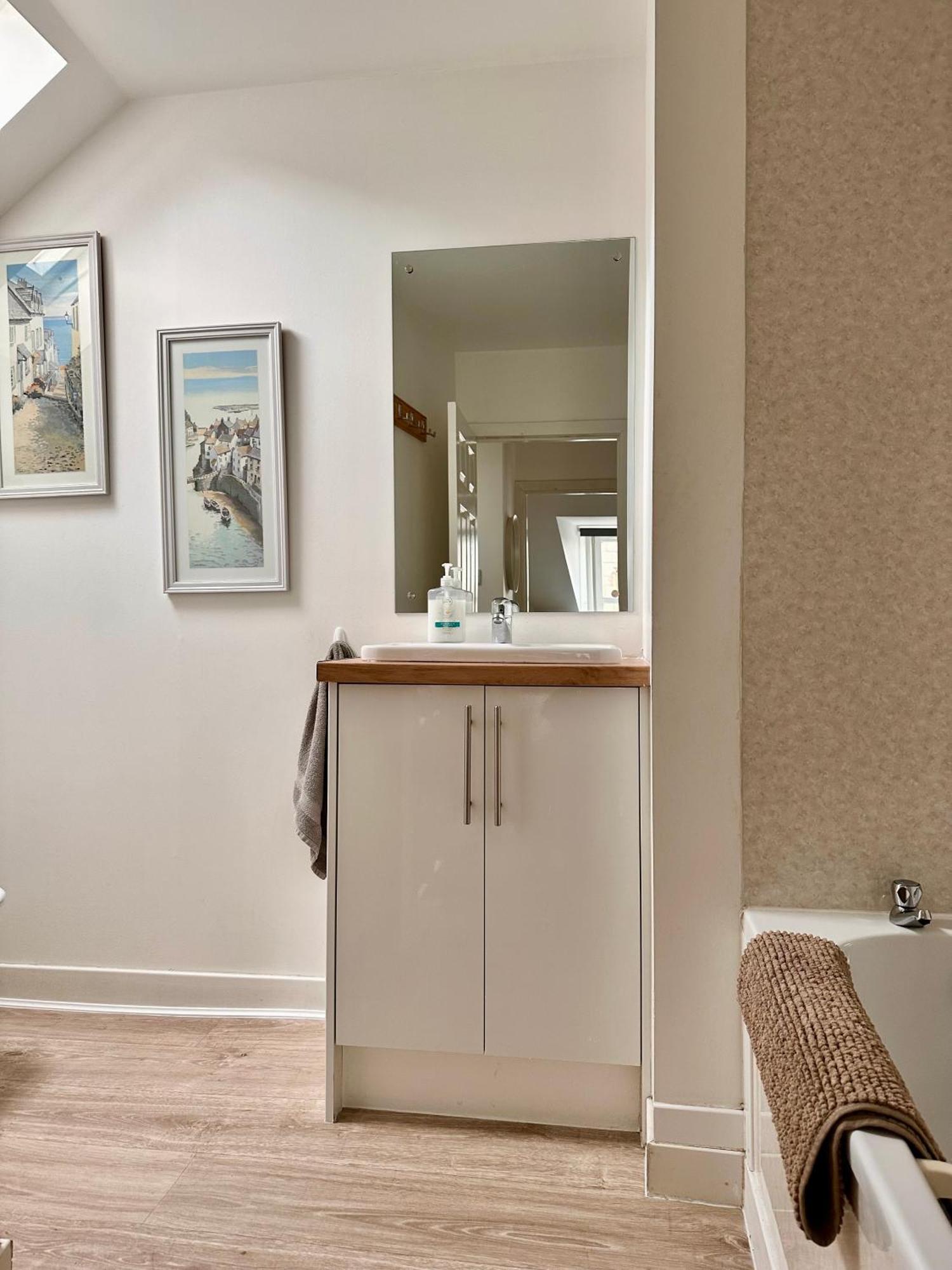 3-Bedroom Flat In The City Centre Next To The River Ness إينفيرنيس المظهر الخارجي الصورة